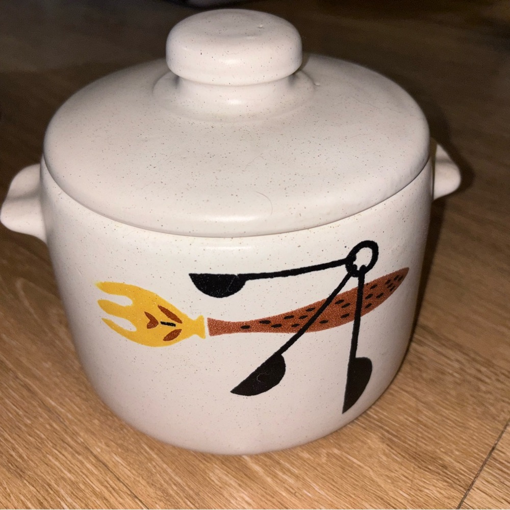 vintage West Bend ceramic bean pot box z